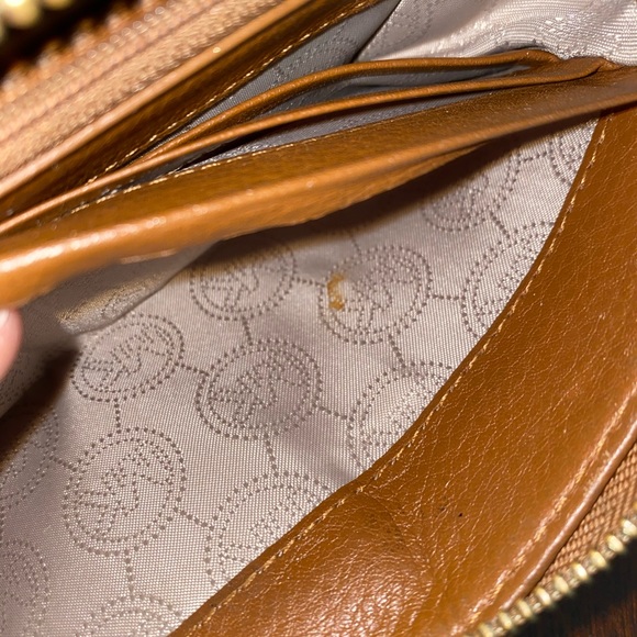 Large Michael Kors Wallet - Picture 5 of 5